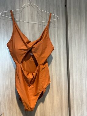 Aerie XL tall one piece swimsuit
Cutout, rust, orange, full coverage